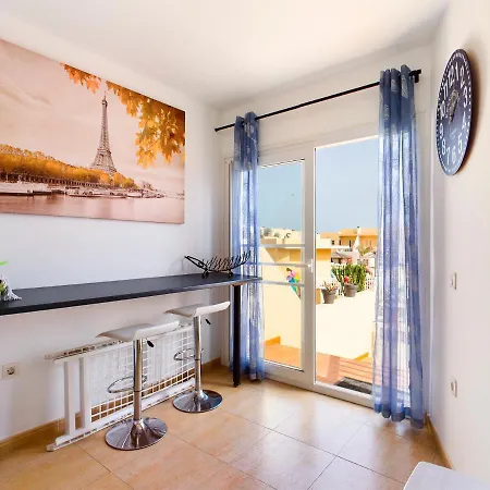 Modern 3 Bedroom House With Large Pool And Fast Internet, 100ft From The Sea - Sleeps 6 Feriehus Caleta De Fuste
