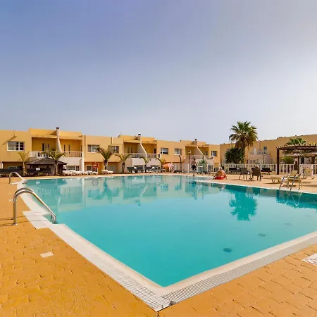 Modern 3 Bedroom House With Large Pool And Fast Internet, 100ft From The Sea - Sleeps 6 Caleta De Fuste