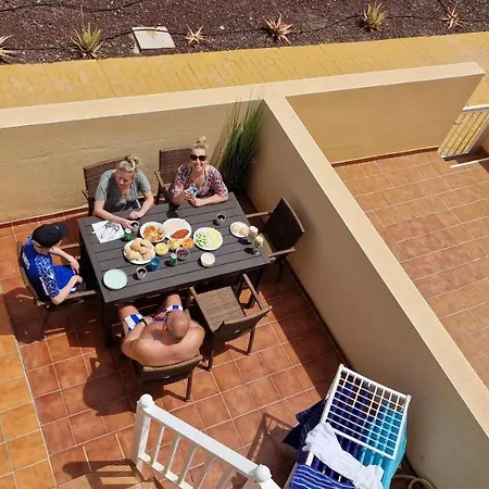 Modern 3 Bedroom House With Large Pool And Fast Internet, 100ft From The Sea - Sleeps 6 Vakantiehuis Caleta De Fuste