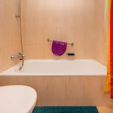 Modern 3 Bedroom House With Large Pool And Fast Internet, 100ft From The Sea - Sleeps 6 Semesterbostad *