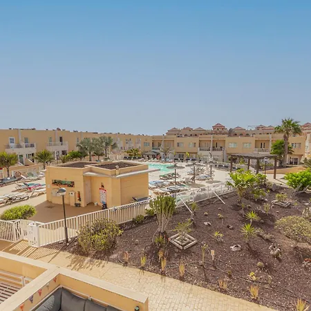 Modern 3 Bedroom House With Large Pool And Fast Internet, 100ft From The Sea - Sleeps 6 Caleta De Fuste