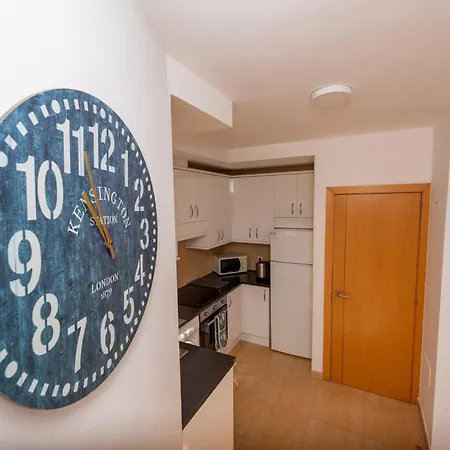 Modern 3 Bedroom House With Large Pool And Fast Internet, 100ft From The Sea - Sleeps 6 Feriehus Caleta De Fuste