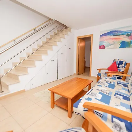 Modern 3 Bedroom House With Large Pool And Fast Internet, 100ft From The Sea - Sleeps 6 Semesterbostad Caleta De Fuste