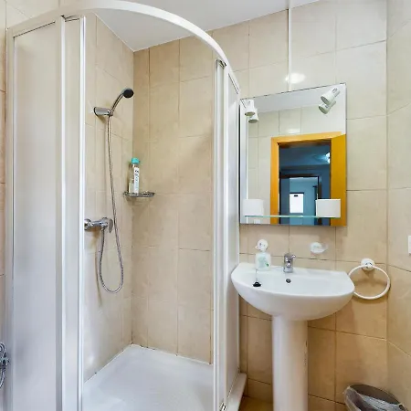 Modern 3 Bedroom House With Large Pool And Fast Internet, 100ft From The Sea - Sleeps 6 別荘 カレタ・デ・フステ