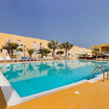 Modern 3 Bedroom House With Large Pool And Fast Internet, 100ft From The Sea - Sleeps 6 * Caleta de Fuste