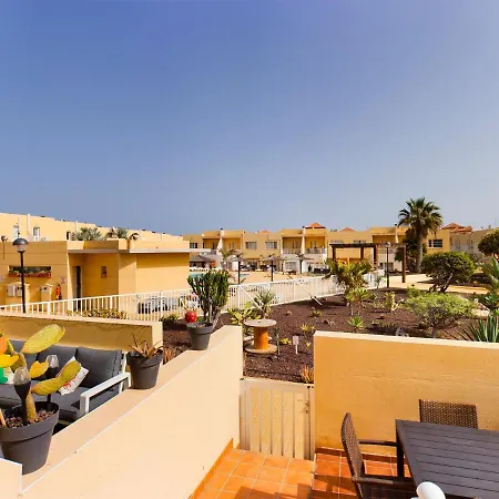 Modern 3 Bedroom House With Large Pool And Fast Internet, 100ft From The Sea - Sleeps 6 Caleta De Fuste