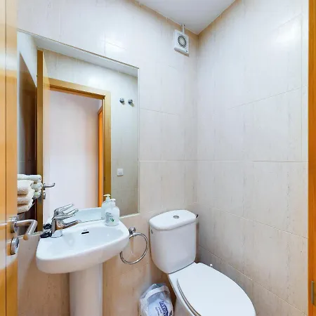 Modern 3 Bedroom House With Large Pool And Fast Internet, 100ft From The Sea - Sleeps 6 別荘 カレタ・デ・フステ