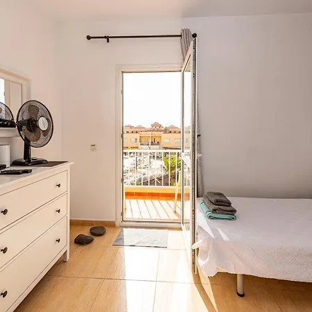 Modern 3 Bedroom House With Large Pool And Fast Internet, 100ft From The Sea - Sleeps 6 * Caleta de Fuste