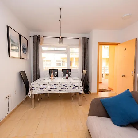 Modern 3 Bedroom House With Large Pool And Fast Internet, 100ft From The Sea - Sleeps 6 Caleta de Fuste