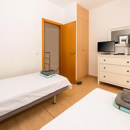 Modern 3 Bedroom House With Large Pool And Fast Internet, 100ft From The Sea - Sleeps 6 別荘 カレタ・デ・フステ