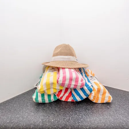 Modern 3 Bedroom House With Large Pool And Fast Internet, 100ft From The Sea - Sleeps 6 * カレタ・デ・フステ