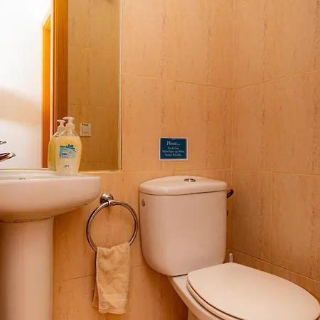 Modern 3 Bedroom House With Large Pool And Fast Internet, 100ft From The Sea - Sleeps 6 別荘 カレタ・デ・フステ