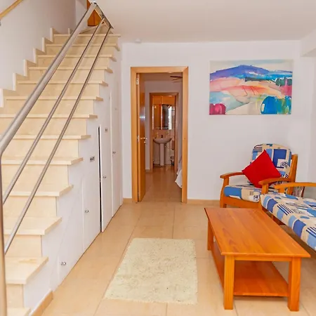 Modern 3 Bedroom House With Large Pool And Fast Internet, 100ft From The Sea - Sleeps 6 * Caleta de Fuste