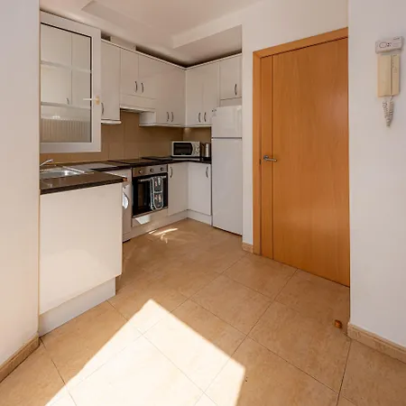 Modern 3 Bedroom House With Large Pool And Fast Internet, 100ft From The Sea - Sleeps 6 Caleta de Fuste
