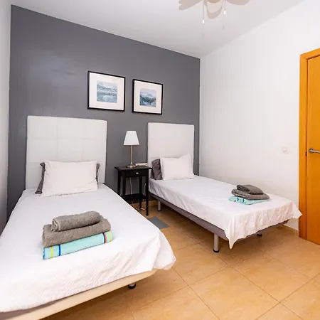 Modern 3 Bedroom House With Large Pool And Fast Internet, 100ft From The Sea - Sleeps 6 Caleta De Fuste